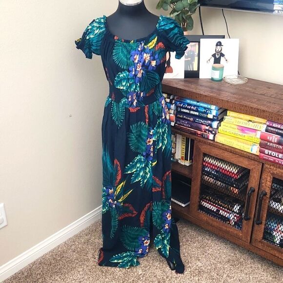 Patrons of Peace dress - Picture 1 of 12